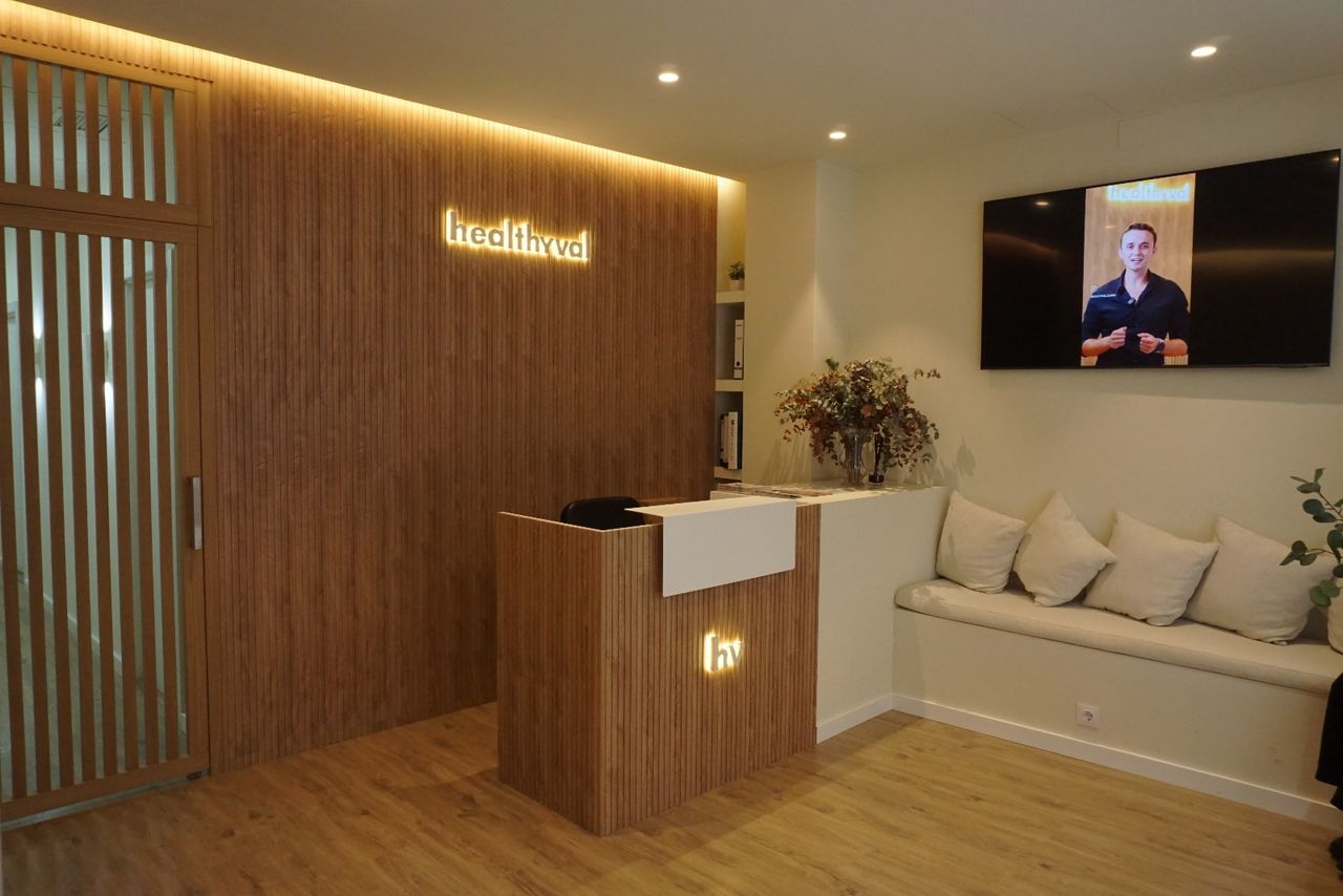 Recepción y zona de espera de Clínicas HealthyVal